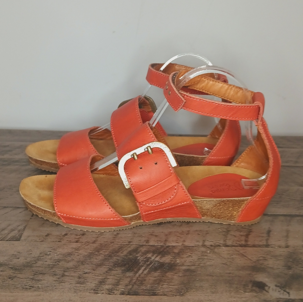 Sergio Tomani Leather and Cork Sandal. NWOT/B